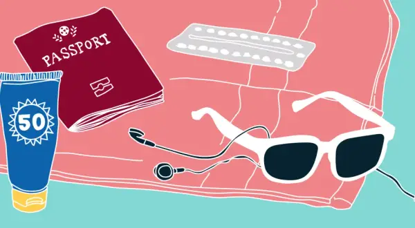 Viaggio al mare: passaporto, pillola anticoncezionale per come ritardare il ciclo, crema solare, occhiali da sole e auricolari.