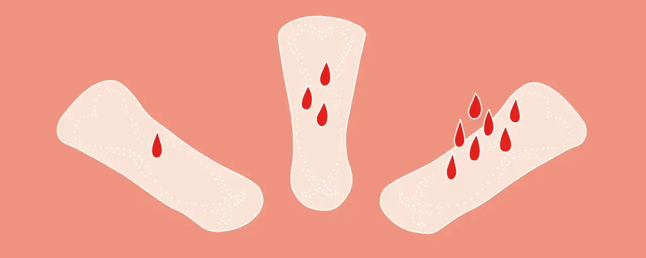 Tre assorbenti con gocce di sangue, che simboleggiano il sangue durante ovulazione incinta.